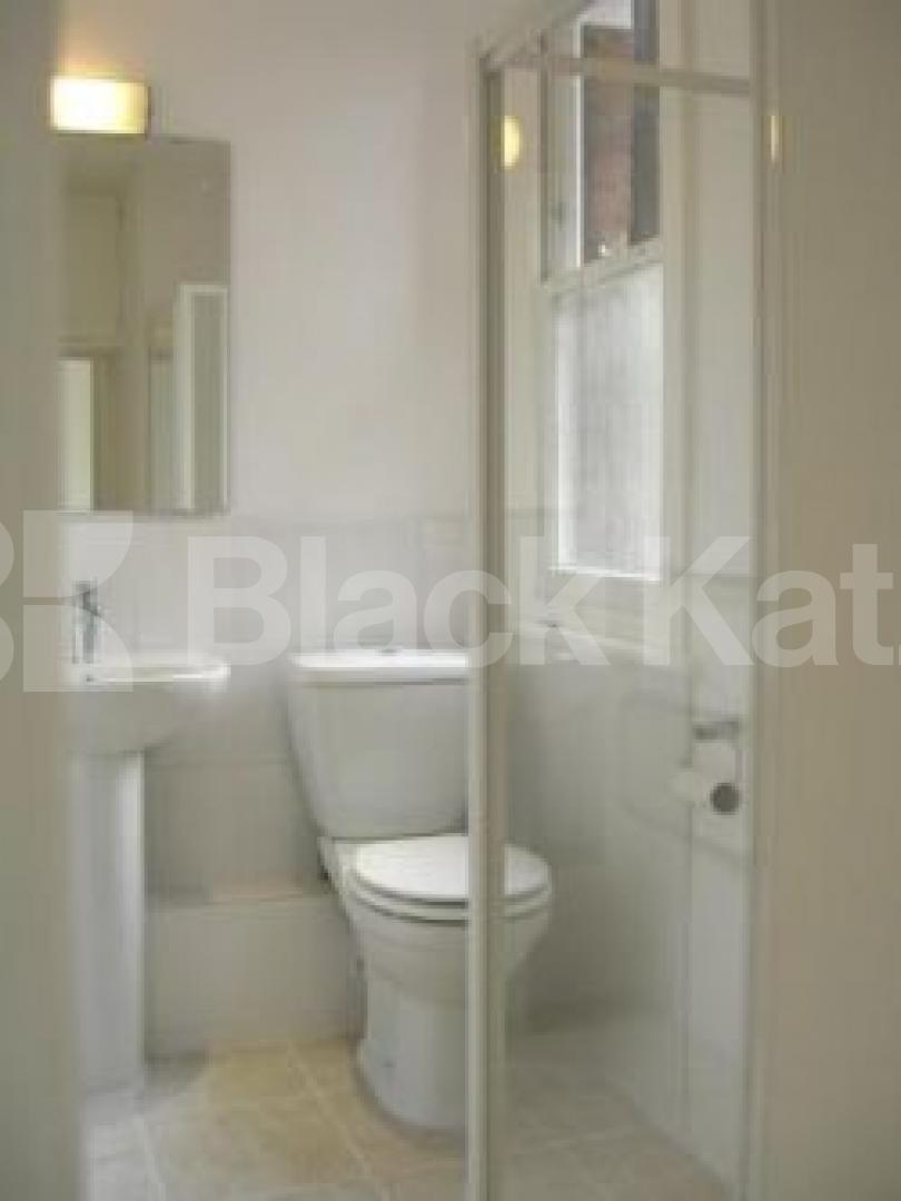 			Studio Apartment, 1 bath, 1 reception Studio			 Jacksons Lane, HIGHGATE